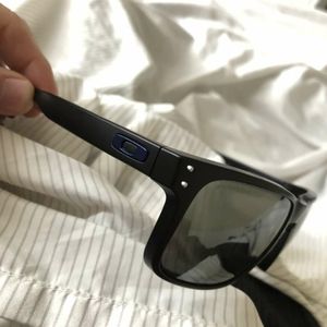 Oakley holbrooks